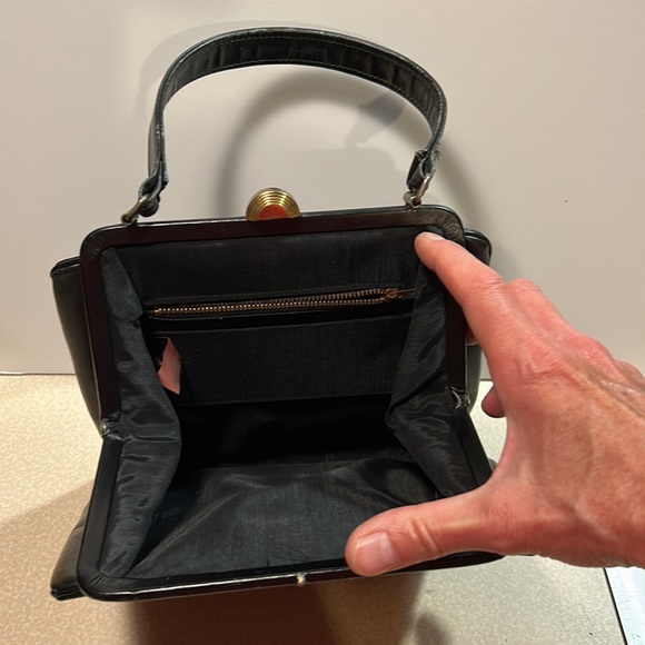 Lady Priscilla vintage clasp leather handbag - Picture 4 of 7